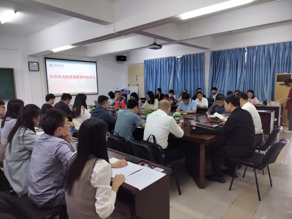 bevictor伟德官网教师做国家基金项目申报辅导报告